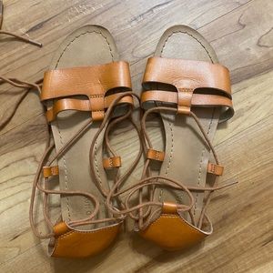 Old Navy Lace Up Sandals in Tan, 6